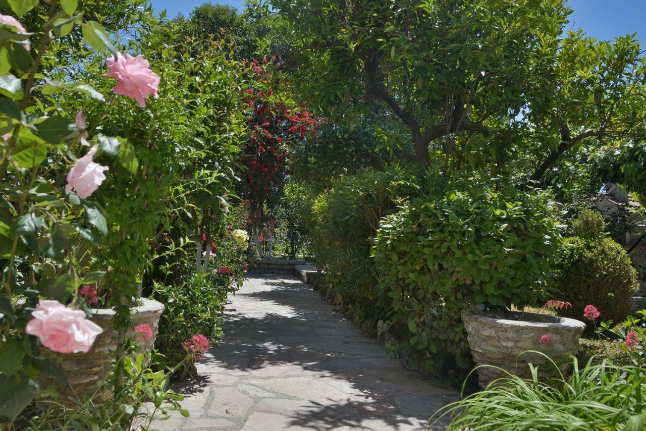 Kostas' Garden Apartment Roda  Exterior photo
