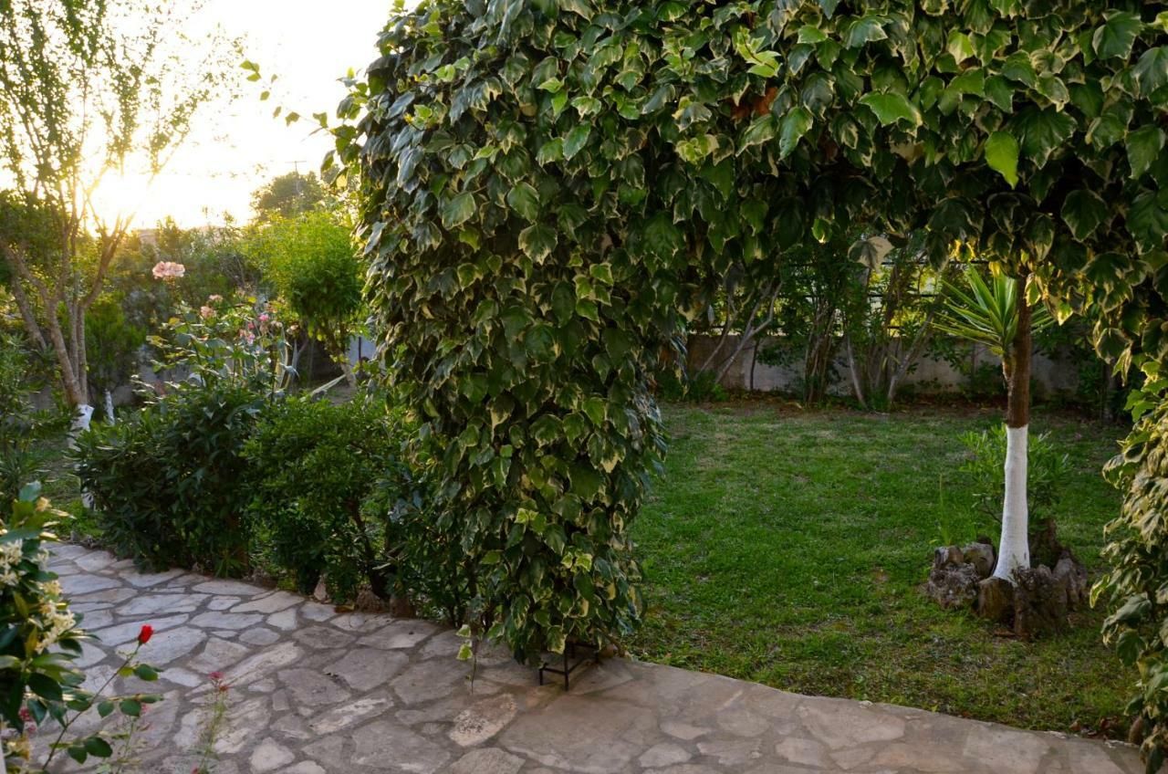 Kostas' Garden Apartment Roda  Exterior photo