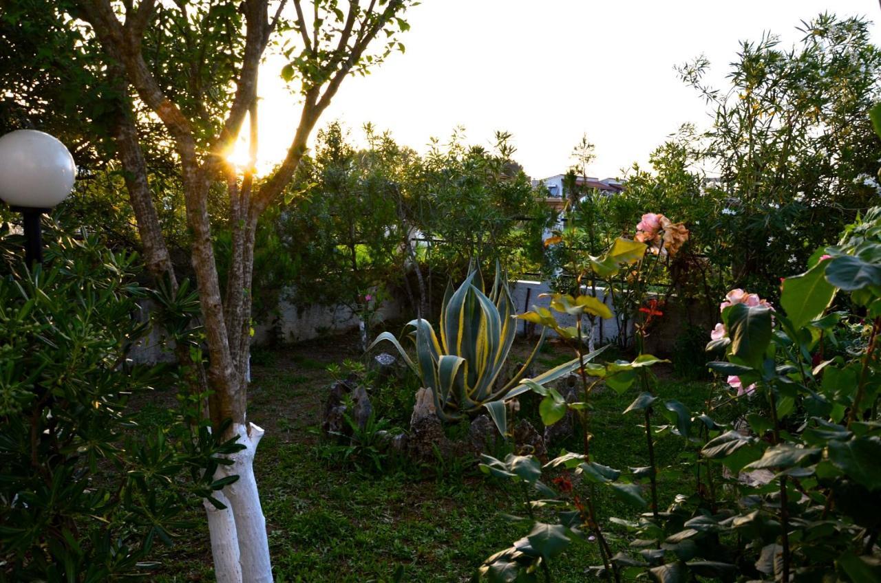 Kostas' Garden Apartment Roda  Exterior photo