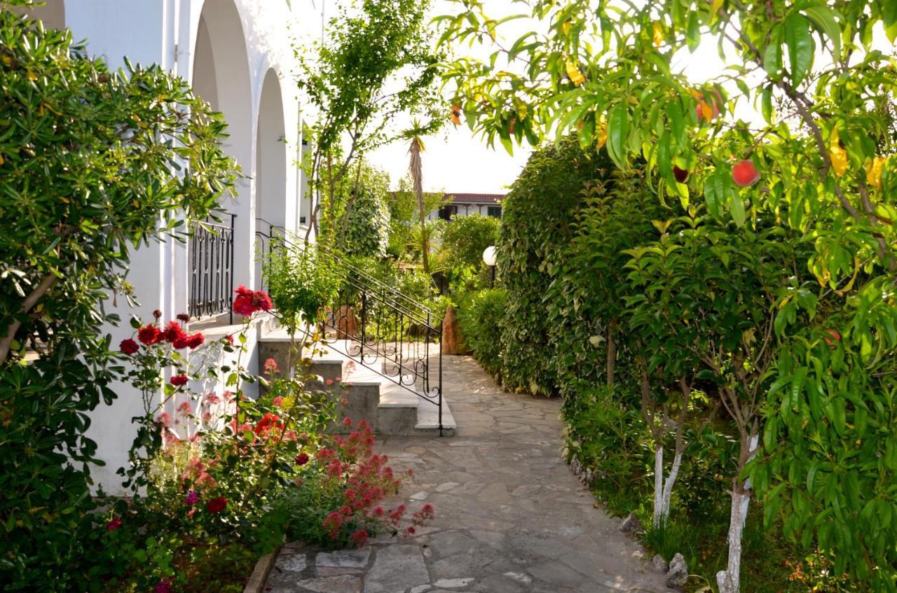Kostas' Garden Apartment Roda  Exterior photo